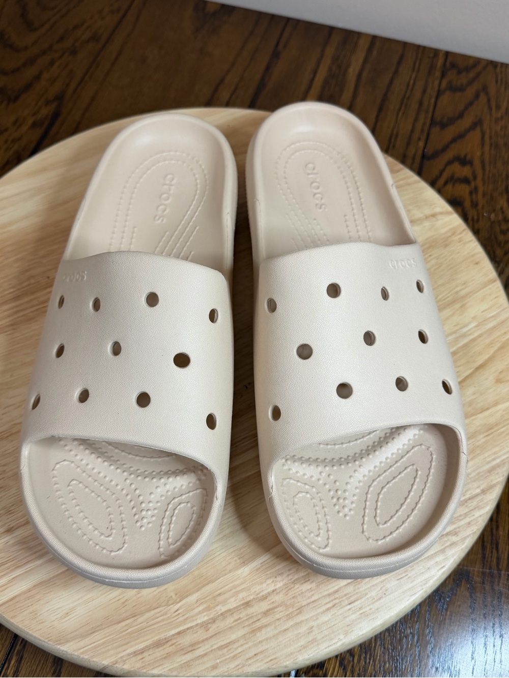 Crocs Unisex Classic Lightweight Fast Drying Slide Sandal